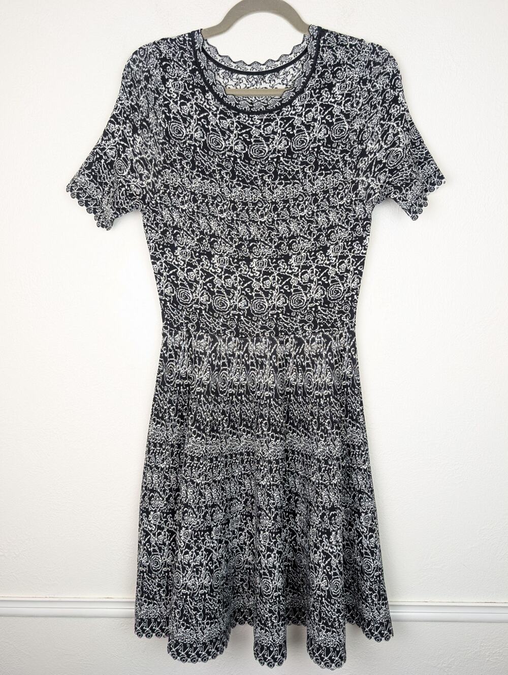 Italian Dress Fit Flare Swirl Pattern Intarsia Knit Classic Black White Size 4